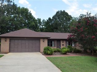 101 Woodlawn Dr, Morganton, NC 28655