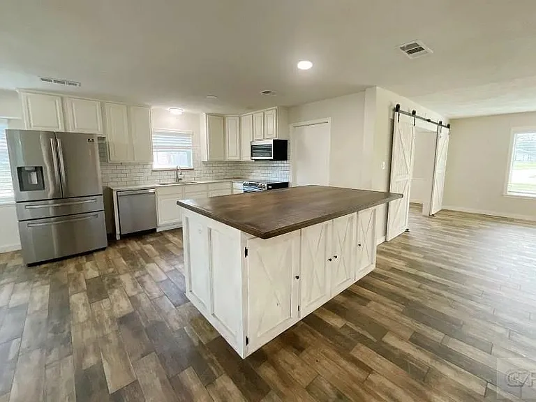 443 Bayou View Dr — Photo 9
