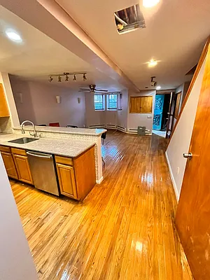 Rented by Space Real Estate | media 49