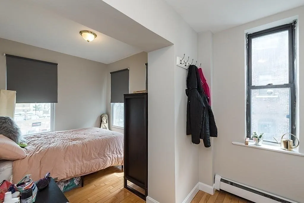 3 bed, 1.0 bath, 775 sqft, $900 — Photo 3