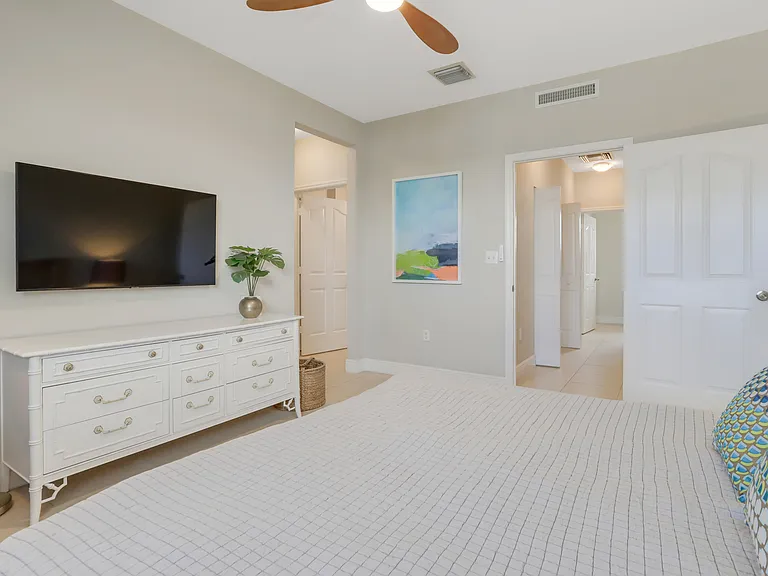 260 NE 3rd St #4-D — Photo 33