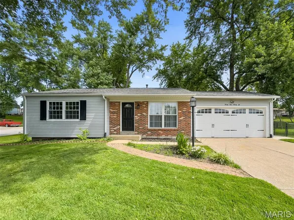 2926 Nantwich Ln, Saint Charles, MO 63301