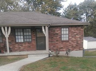 2 SE 9th St APT B, Lees Summit, MO 64063
