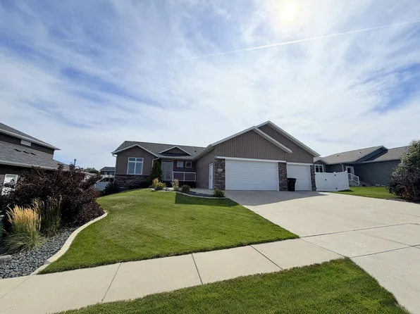 531 Quarry Ln, Bismarck, ND 58503