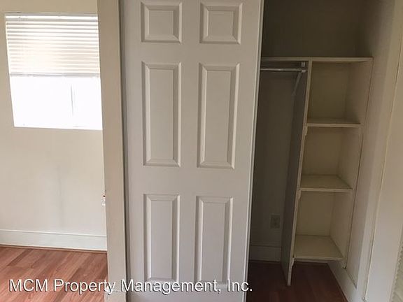 5th image of 1058 1/4 N Normandie Ave