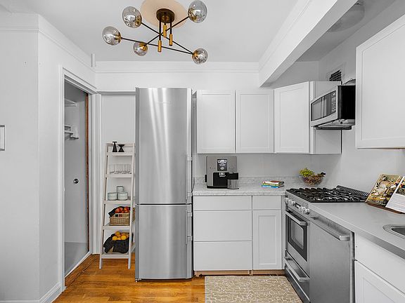 5th image of 200 W 20th St APT 611