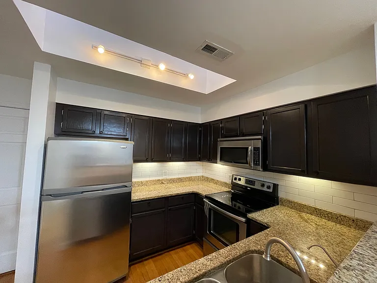 2000 Greenway Ave #3B — Photo 8