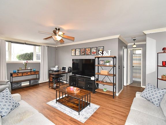 3rd image of 121 Regency Park Dr #121