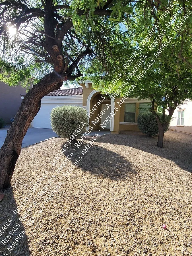 *Get 2 weeks free rent with a signed 12 month lease!* — Photo 1
