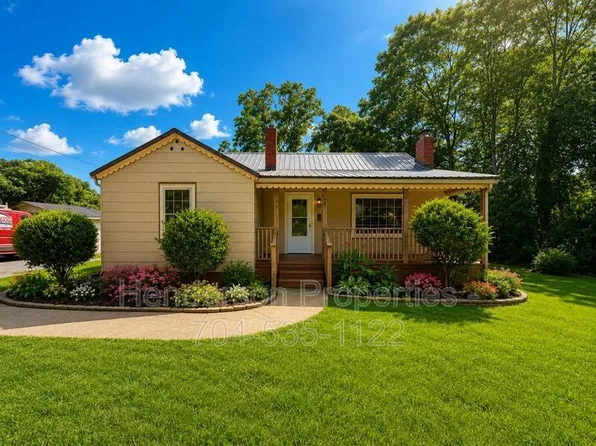 638 Salisbury Rd, Statesville, NC 28677