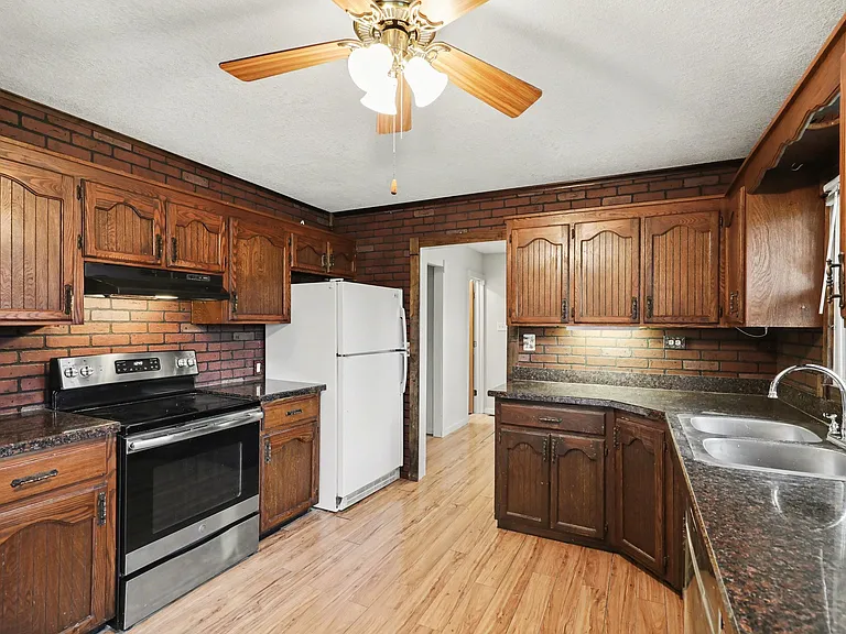 713 NW Black Twig Ln — Photo 21