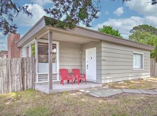 1070 Lighthouse Ave, Pacific Grove, CA 93950