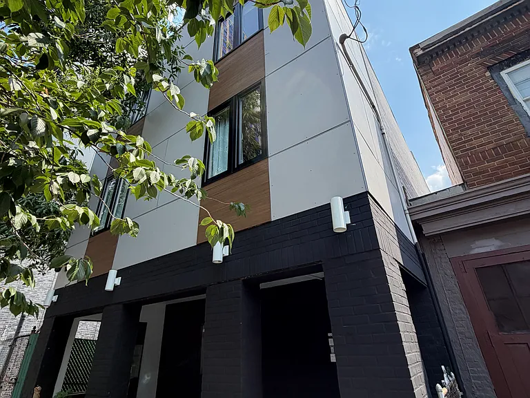 195 Bay St #2A — Photo 11