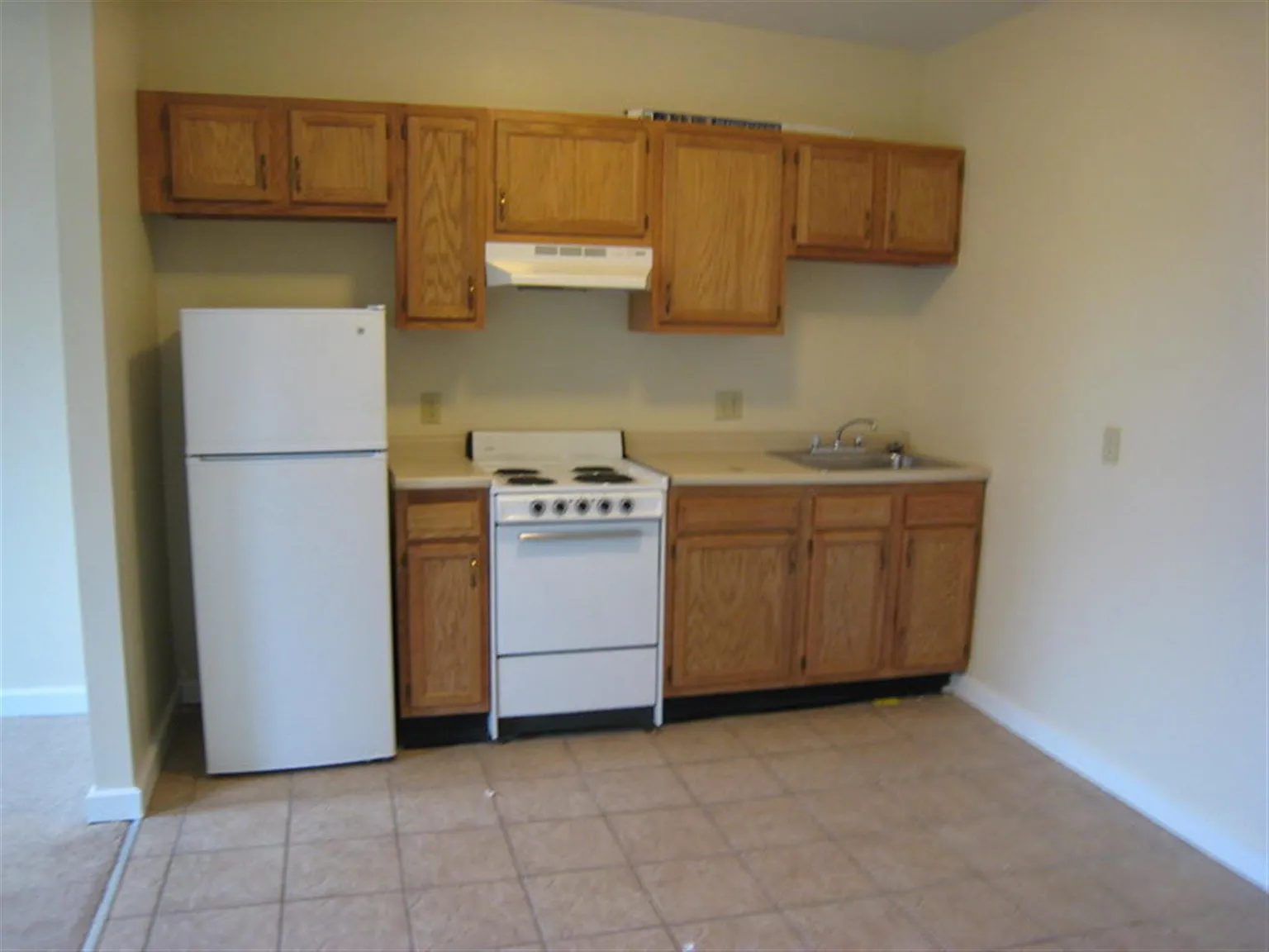 2 bed, 825 sqft, $3,300 — Photo 1
