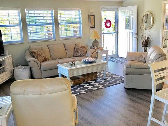 5th image of 1591 Diamond Lake Cir