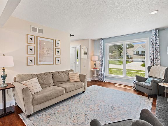 2nd image of 817 SE Rio Cir