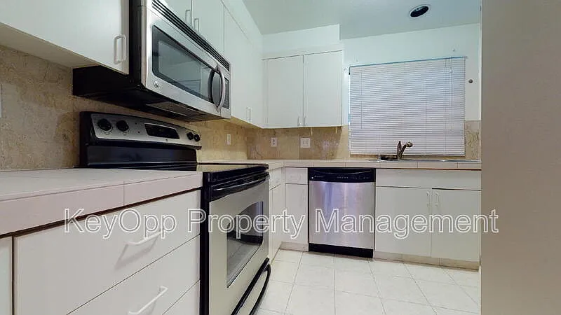 1 bed, 1.0 bath, 653 sqft, $4,695 — Photo 2