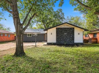 737 Blueberry Ln, Grand Prairie, TX 75052