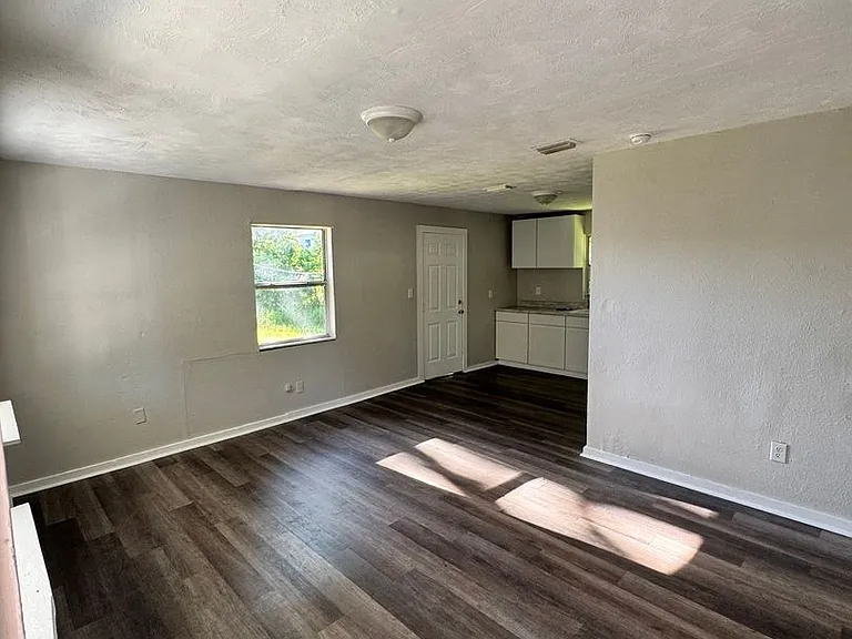 203 D St — Photo 3