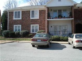 2B Fountain View Cir, Greensboro, NC 27405