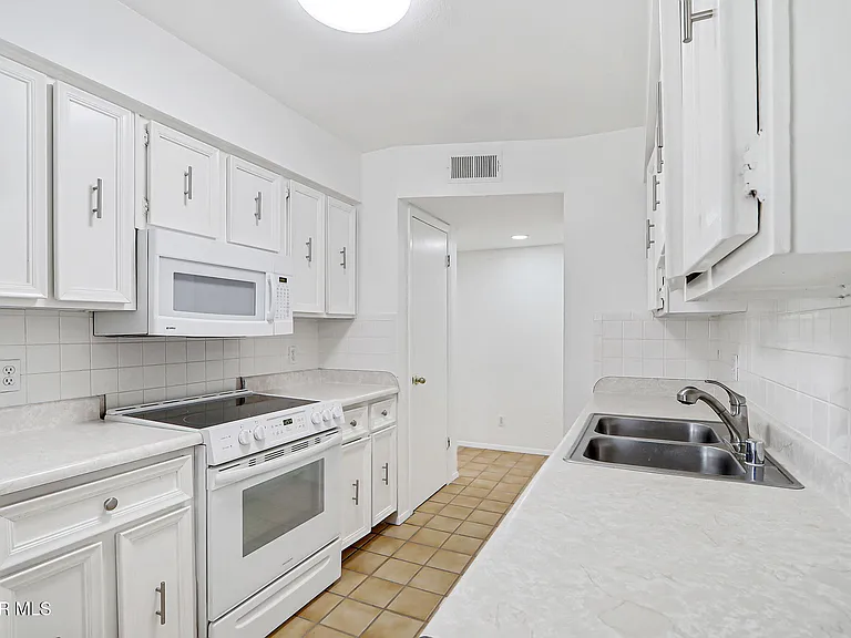 3223 Isla Morada Dr — Photo 9