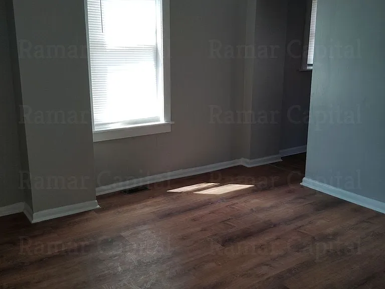 609 Henry St — Photo 9