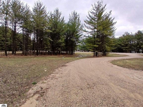 5th image of 2210 Fox Run Rd