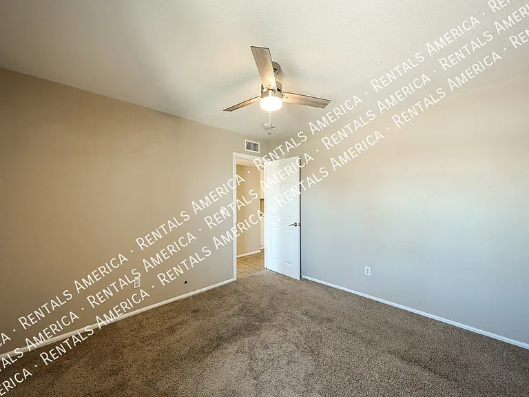 10627 S 44th St — Photo 16