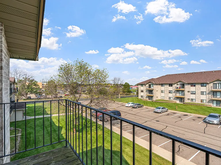 Camelot Square Living — Photo 12