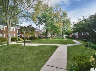 32 Nathan Hale Dr APT 69B, Huntington, NY 11743