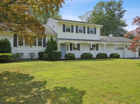 305 Runnymede Pkwy