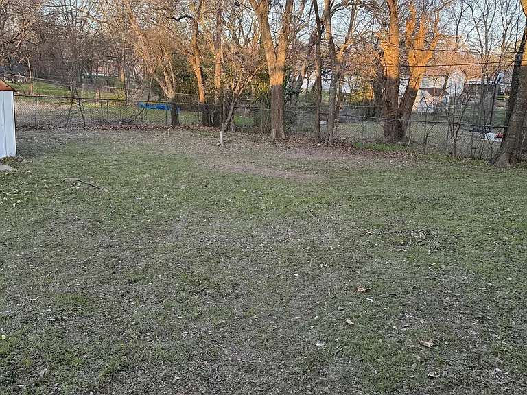 2209 Davis Dr — Photo 13