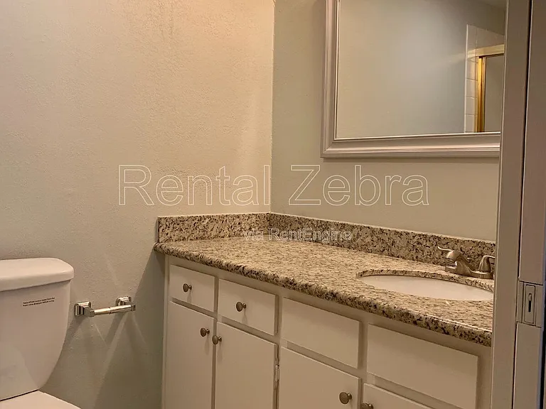 1592 Ashwood Dr — Photo 5