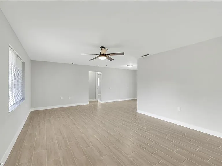 27150 Esther Dr — Photo 11