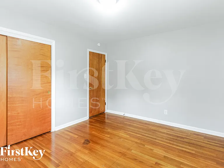 5750 Wallingwood Dr — Photo 13