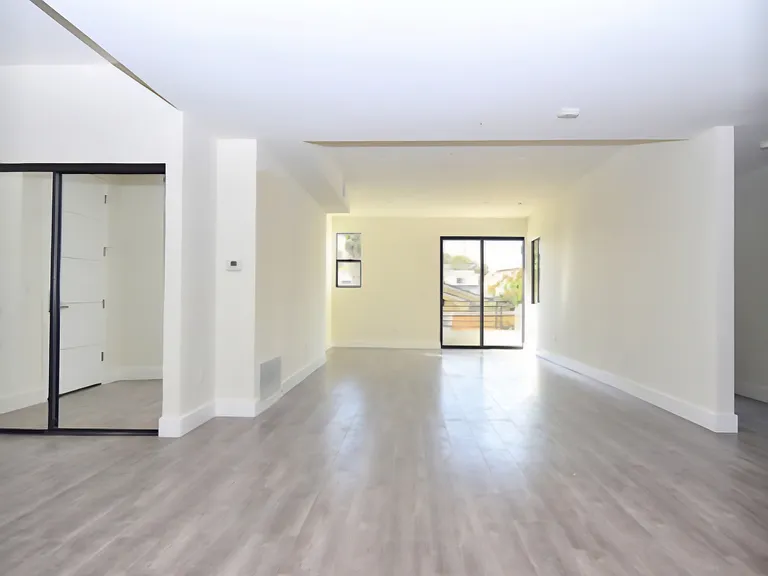 1046 S Serrano Ave #301 — Photo 9