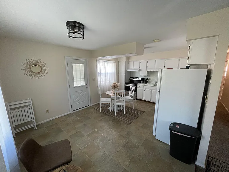 2526 Rochester Ave — Photo 6