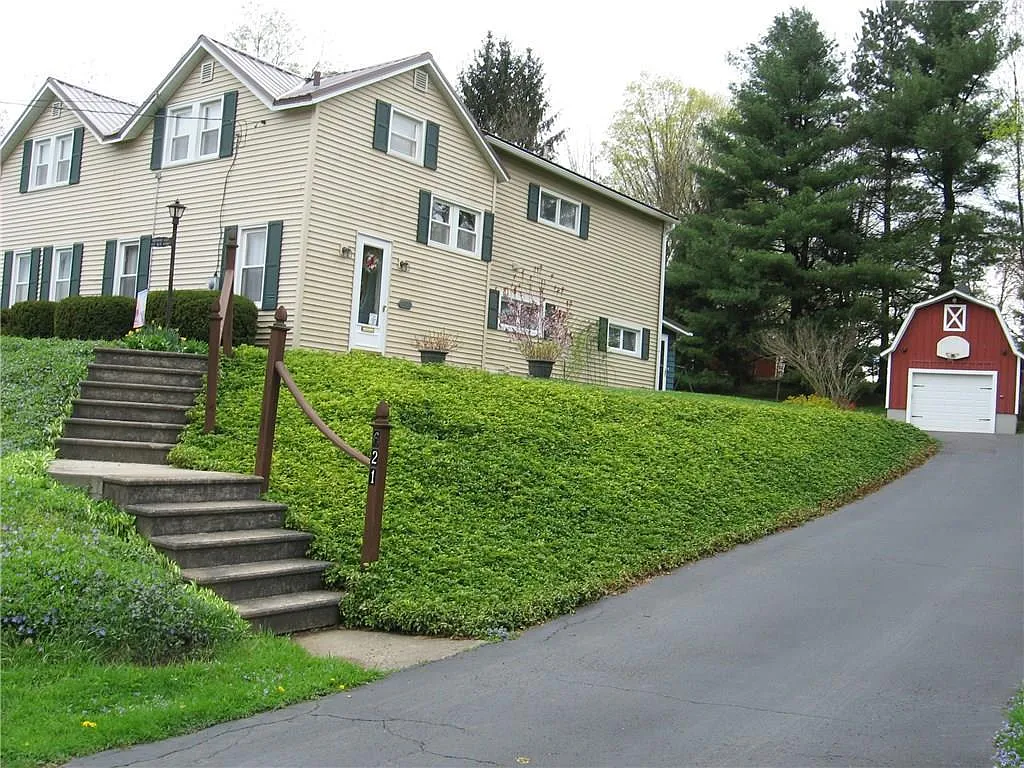 621 Mead Ave photo 1