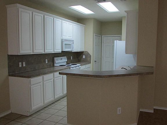 3rd image of 174 N Burberry Park Cir