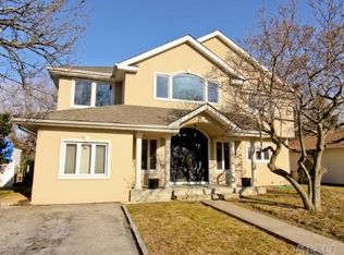 931 Ascan St, Valley Stream, NY 11580