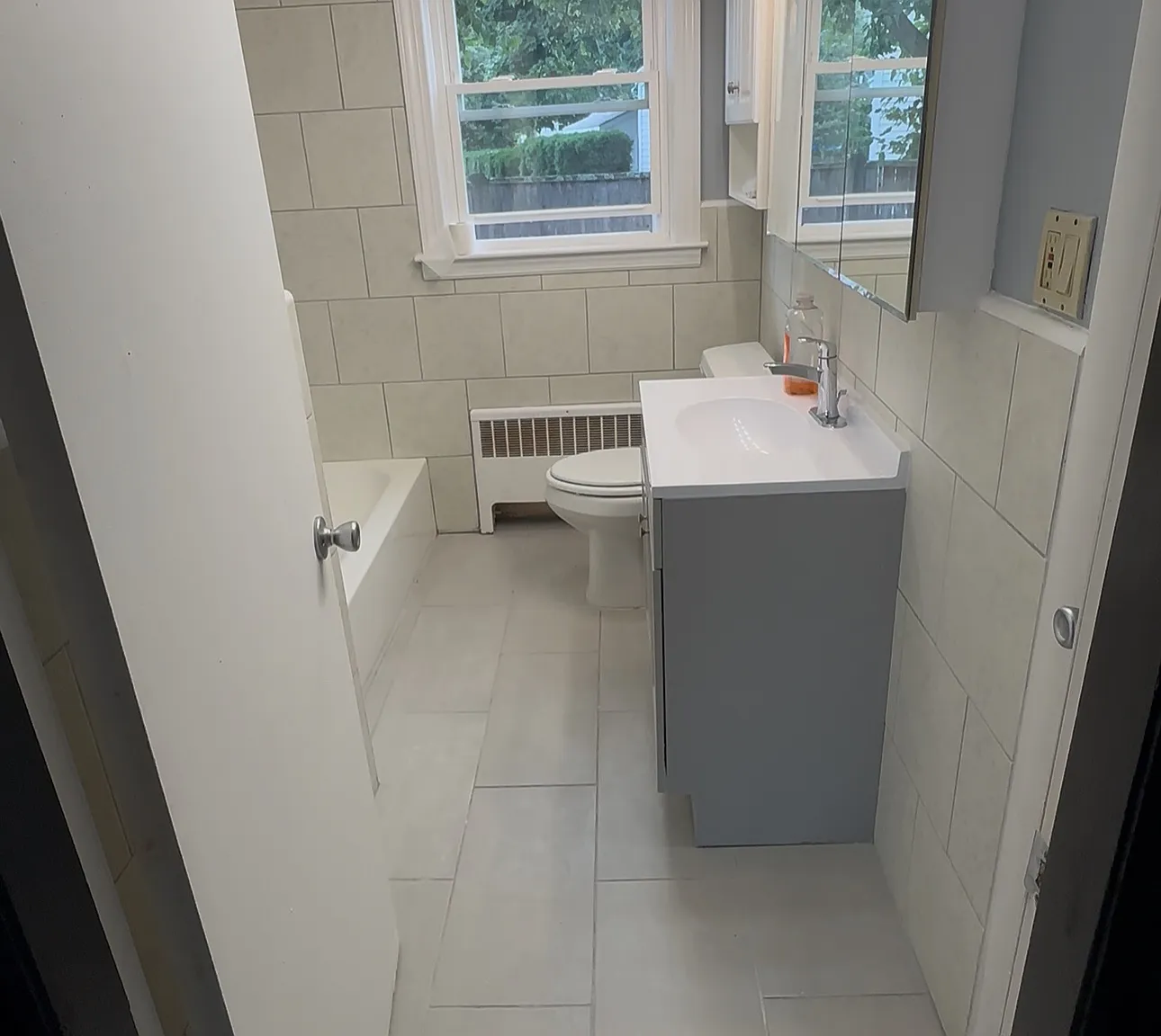 3 bed, 1216 sqft, $2,500 — Photo 1