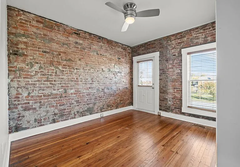 1683 E Main St — Photo 9