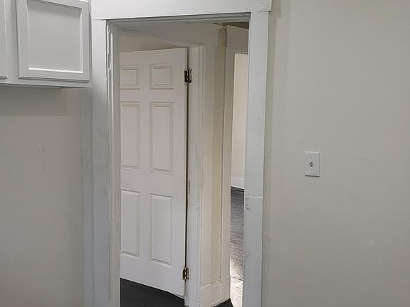 5th image of 4182 Vine St