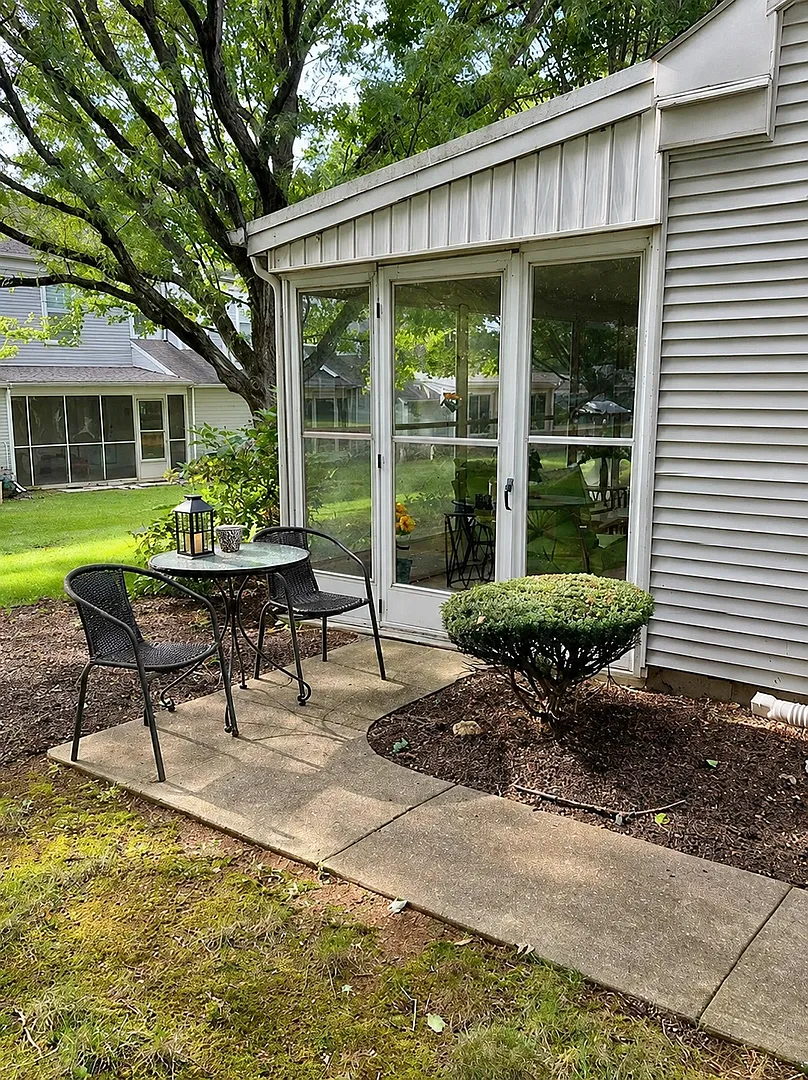 1943 Wexford Rd — Photo 2