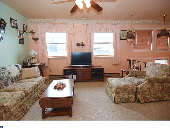 2nd image of 709 Hillside Dr