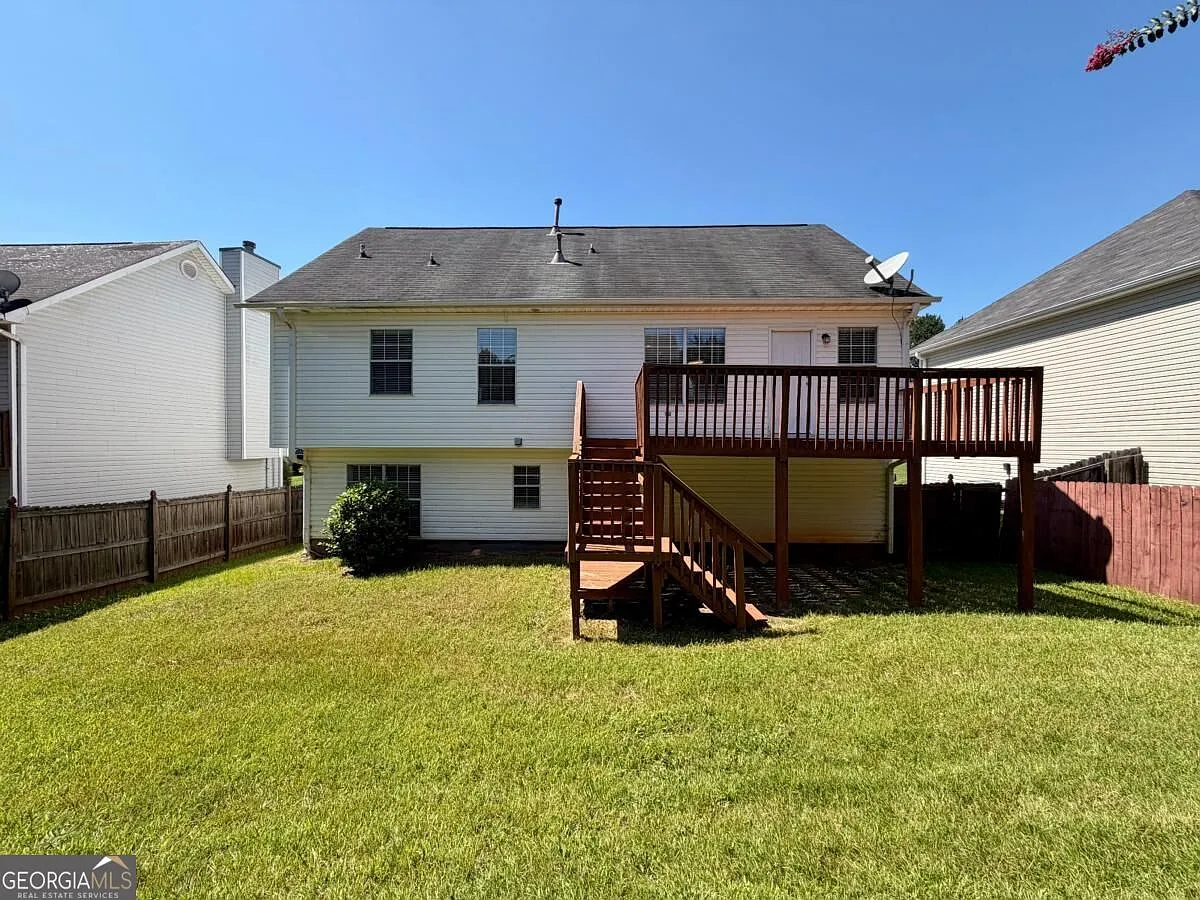 3 bed, 2.5 bath, 1568 sqft, $1,875 — Photo 2