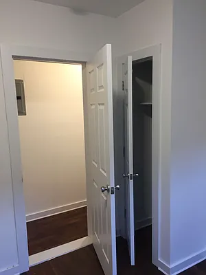 Rented by Metroline Realty | media 25