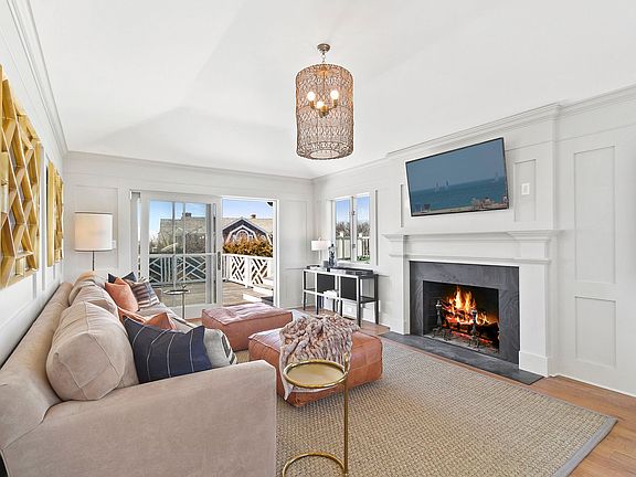 5th image of 66 Peconic Bay Ave