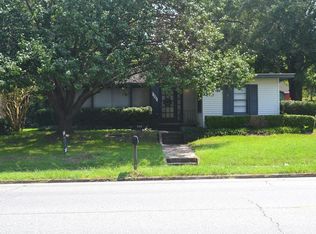 296 N State St, Lyons, GA 30436