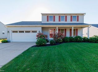 125 Queen Anne Cir, Elyria, OH 44035